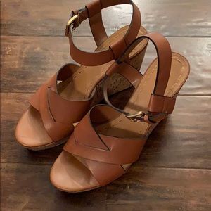 Tahari Stevie camel wedges